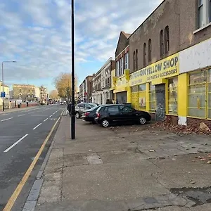 Cozy 1 Bed Flat In Canning Town , London United Kingdom
